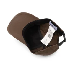 Caps med kompassbroderi