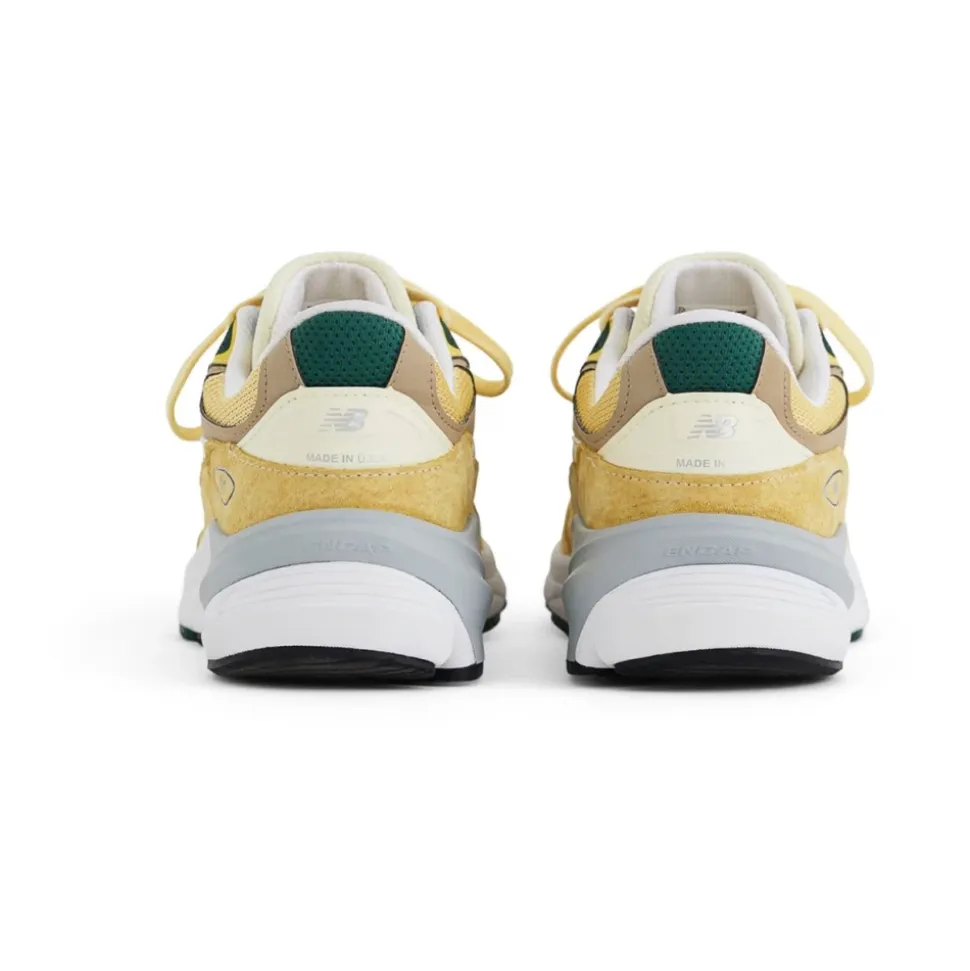 990v6 Made in USA Sneakers